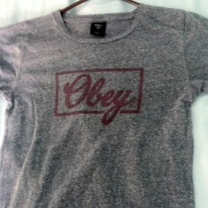NWOT OBEY HEATHER GRAY SHORT-SLEEVED TEE